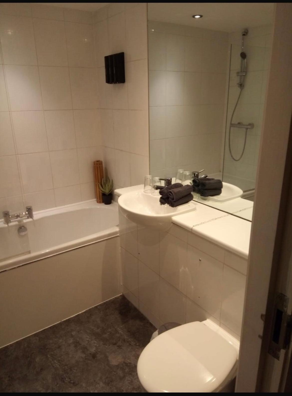 Stunning Liverpool City Center Apartment Bagian luar foto